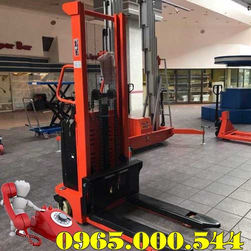 Xe nâng bán tự động 2000kg