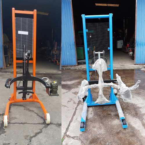 xe nâng quay đổ thùng phuy 350kg