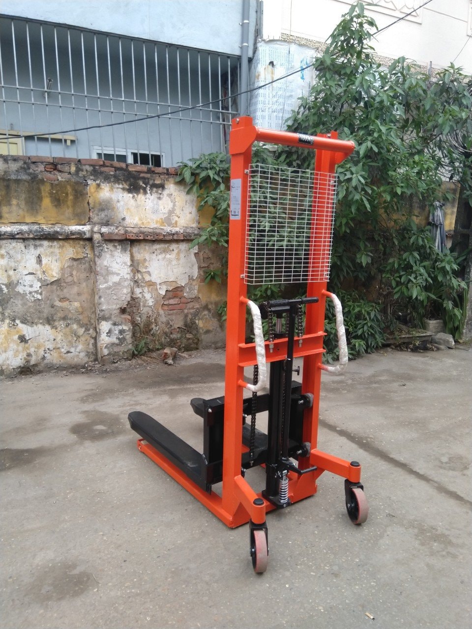 Xe nâng tay cao 1.5 tấn 1.6m