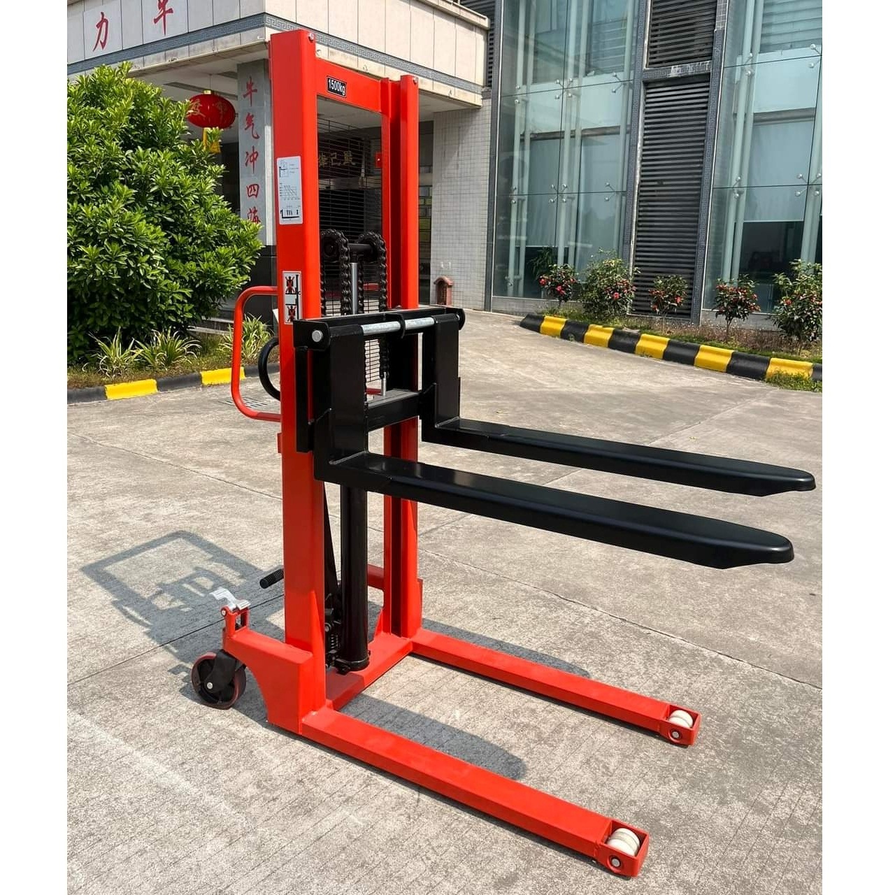 Xe nâng tay cao 1.5 tấn 1.6m